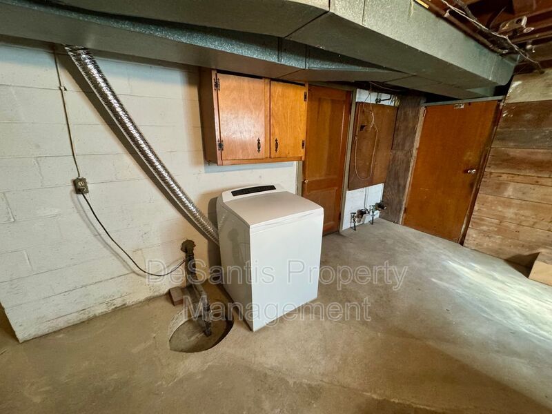 Bright and Inviting 2 Bedroom 1 Bath Apartment in Brentwood! property image