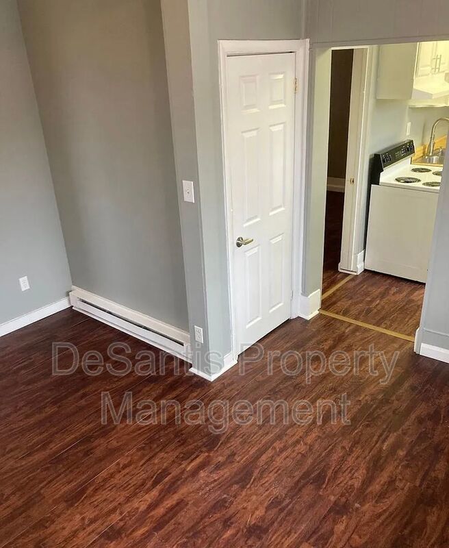 Donora - 1 bedroom 1 Bath - Recently Renovated property image