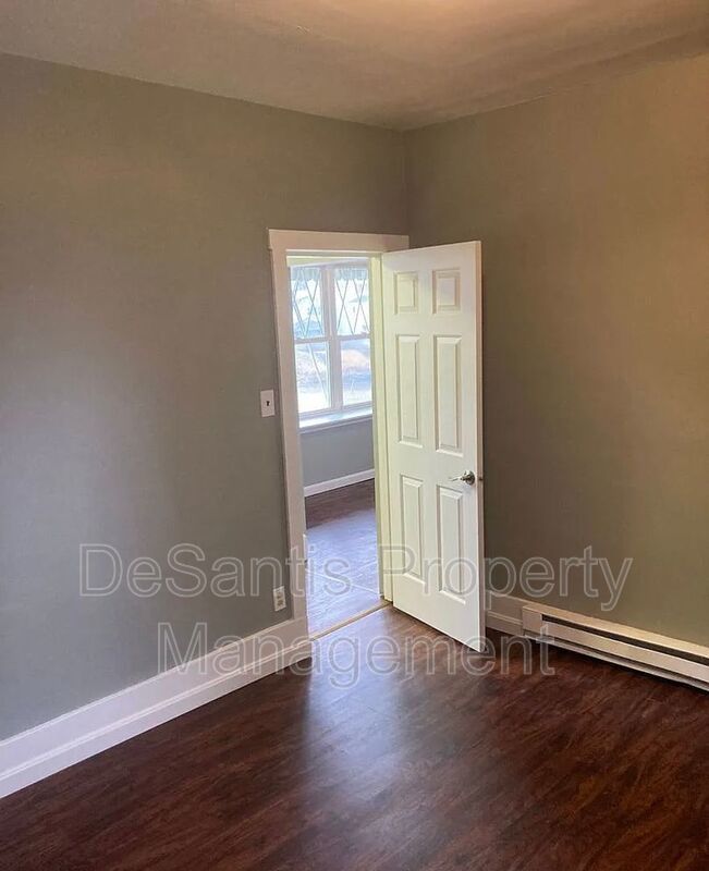 Donora - 1 bedroom 1 Bath - Recently Renovated property image