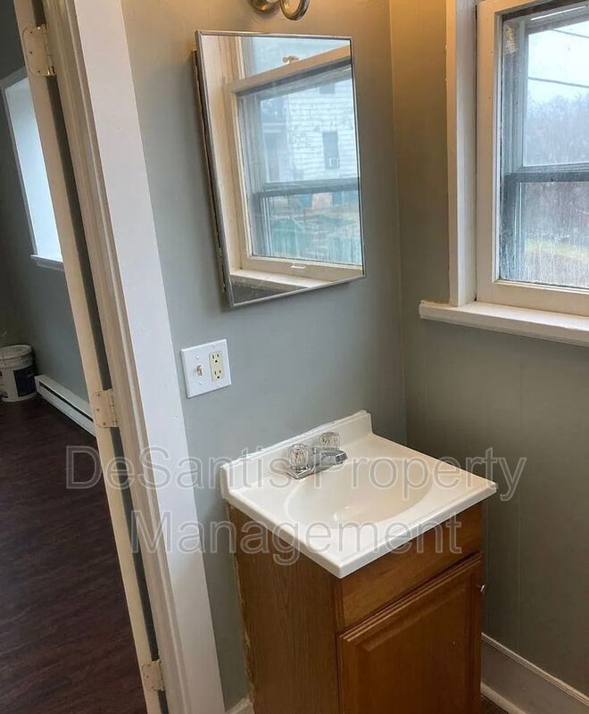 Donora - 1 bedroom 1 Bath - Recently Renovated property image