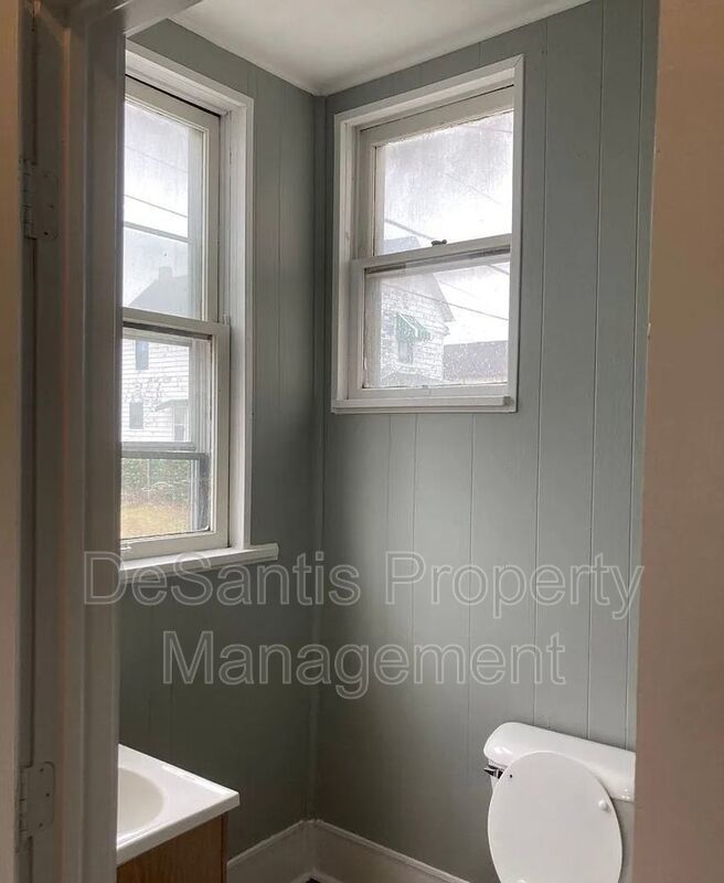 Donora - 1 bedroom 1 Bath - Recently Renovated property image