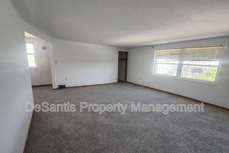 Spacious 3-Bedroom Top Floor Apartment in West View for Rent property image