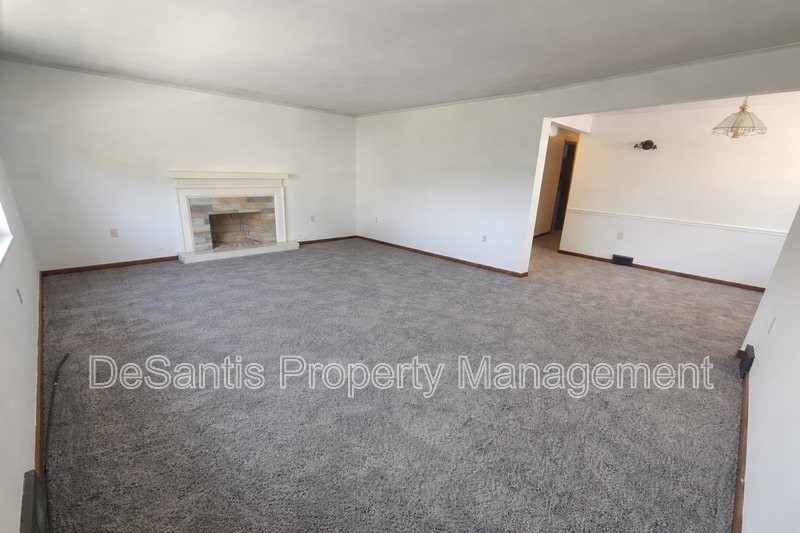 Spacious 3-Bedroom Top Floor Apartment in West View for Rent property image