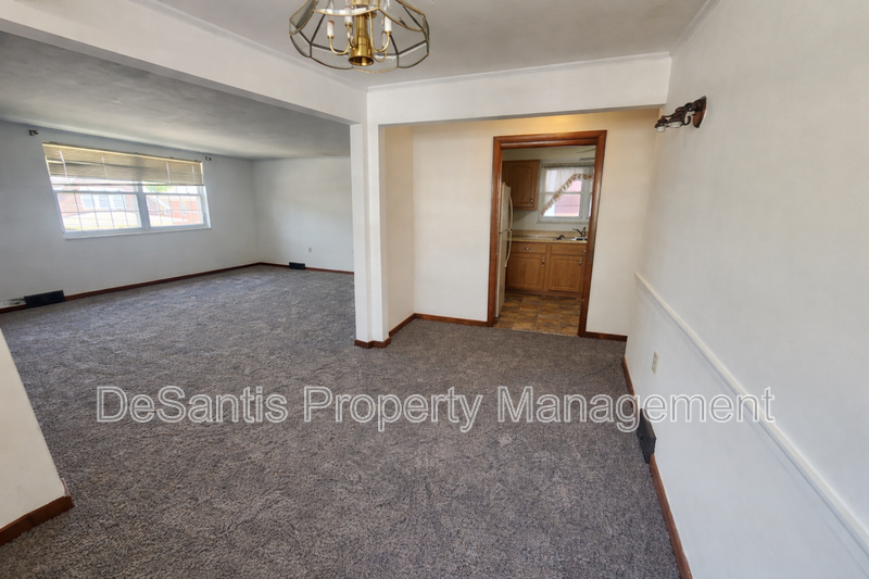 Spacious 3-Bedroom Top Floor Apartment in West View for Rent property image