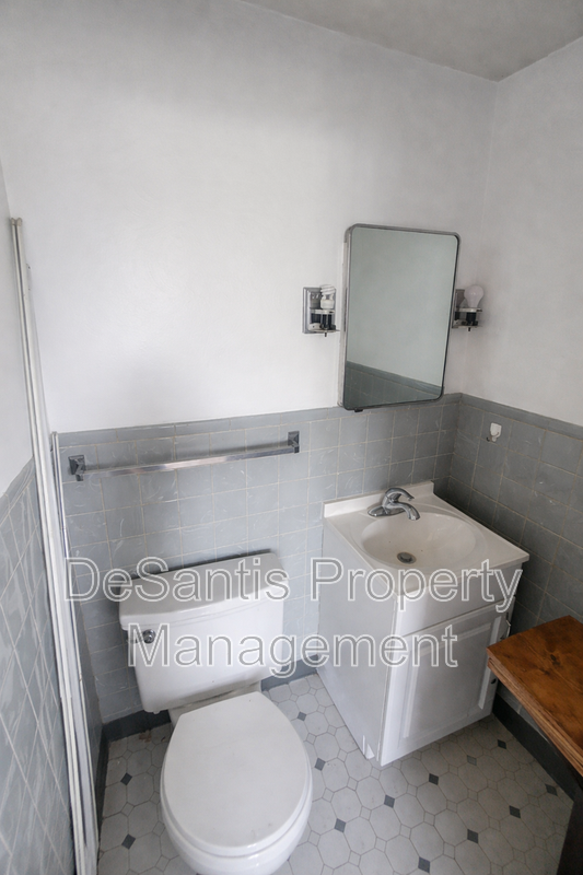Spacious 3-Bedroom Top Floor Apartment in West View for Rent property image