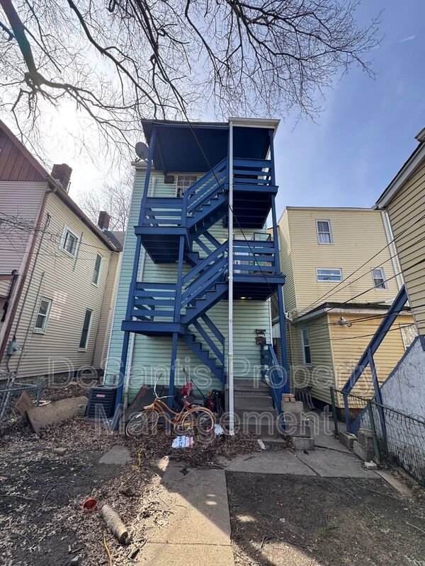 Refreshed 2 Bedroom 1 Bathroom in New Kensington! property image
