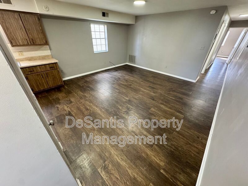 Refreshed 2 Bedroom 1 Bathroom in New Kensington! property image