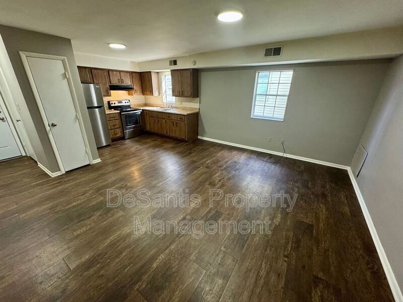 Refreshed 2 Bedroom 1 Bathroom in New Kensington! property image