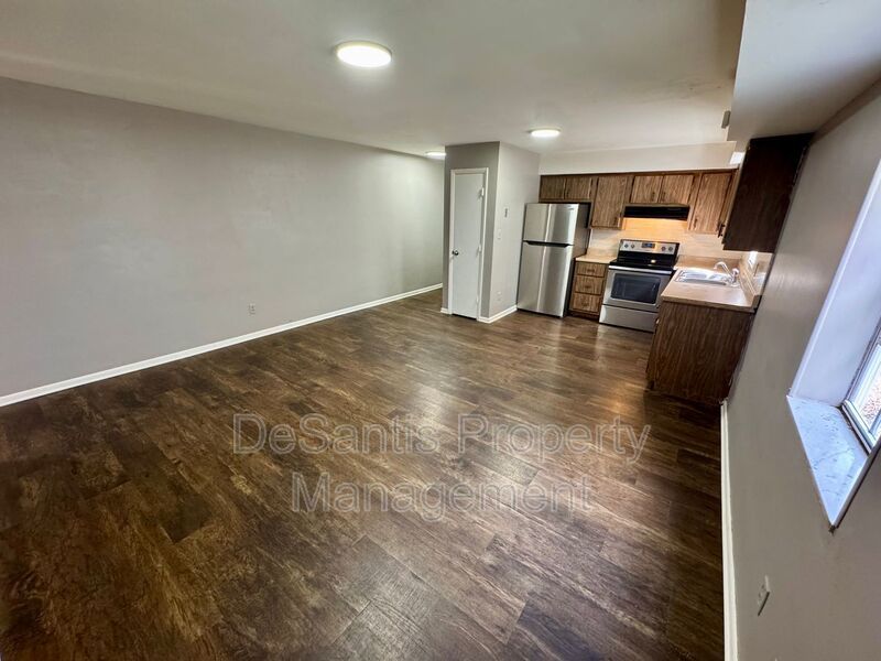 Refreshed 2 Bedroom 1 Bathroom in New Kensington! property image