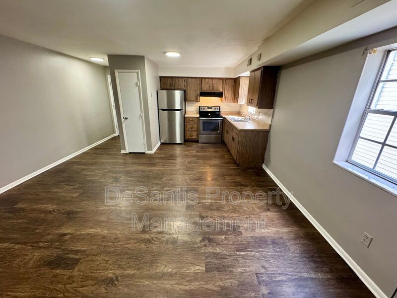 Refreshed 2 Bedroom 1 Bathroom in New Kensington! property image