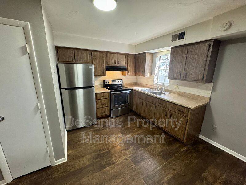 Refreshed 2 Bedroom 1 Bathroom in New Kensington! property image