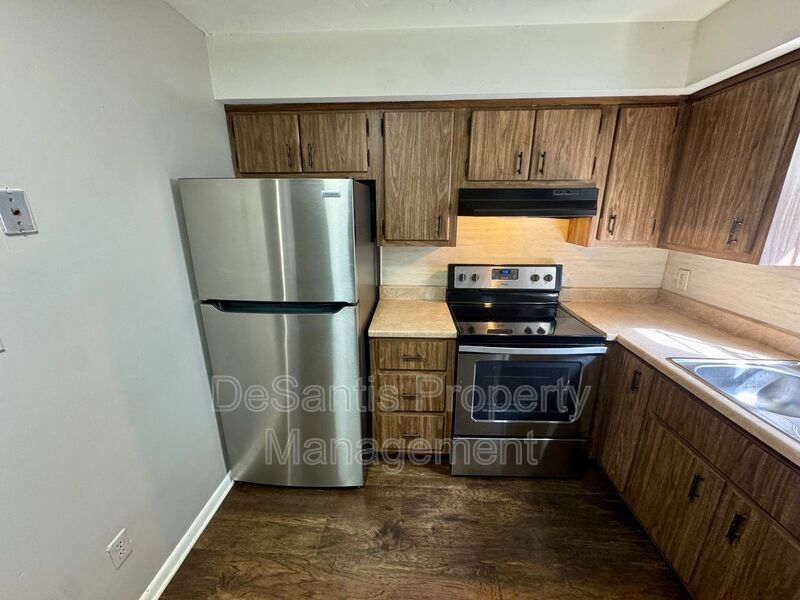 Refreshed 2 Bedroom 1 Bathroom in New Kensington! property image