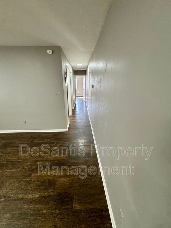 Refreshed 2 Bedroom 1 Bathroom in New Kensington! property image