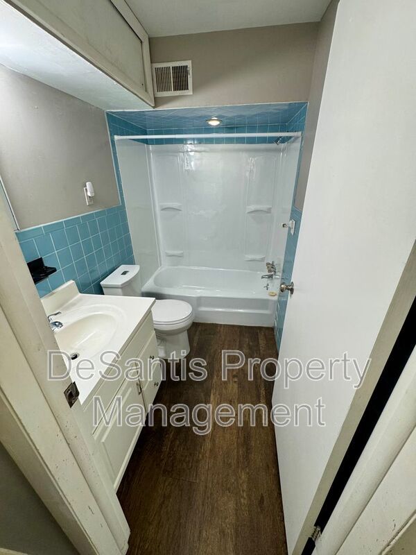 Refreshed 2 Bedroom 1 Bathroom in New Kensington! property image