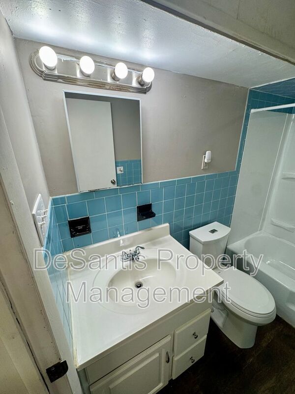 Refreshed 2 Bedroom 1 Bathroom in New Kensington! property image