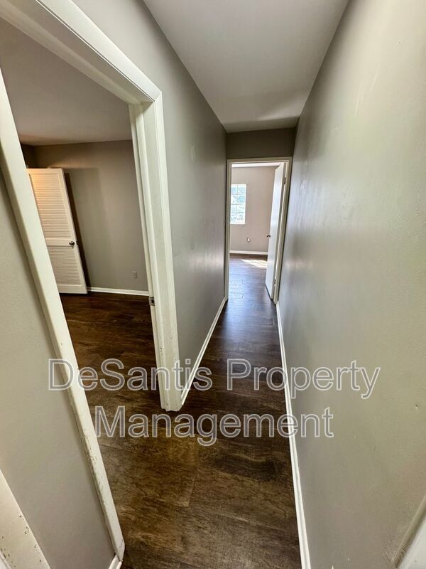 Refreshed 2 Bedroom 1 Bathroom in New Kensington! property image