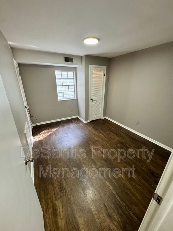 Refreshed 2 Bedroom 1 Bathroom in New Kensington! property image