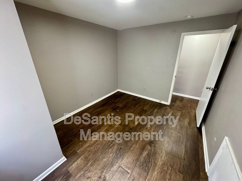 Refreshed 2 Bedroom 1 Bathroom in New Kensington! property image