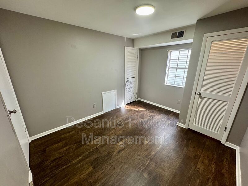 Refreshed 2 Bedroom 1 Bathroom in New Kensington! property image