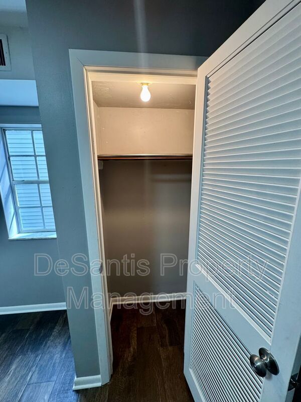 Refreshed 2 Bedroom 1 Bathroom in New Kensington! property image