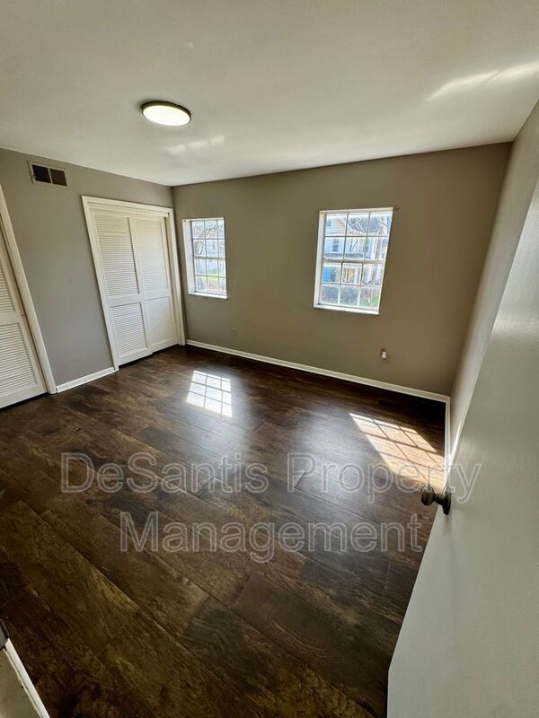 Refreshed 2 Bedroom 1 Bathroom in New Kensington! property image