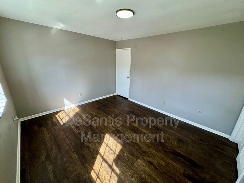 Refreshed 2 Bedroom 1 Bathroom in New Kensington! property image