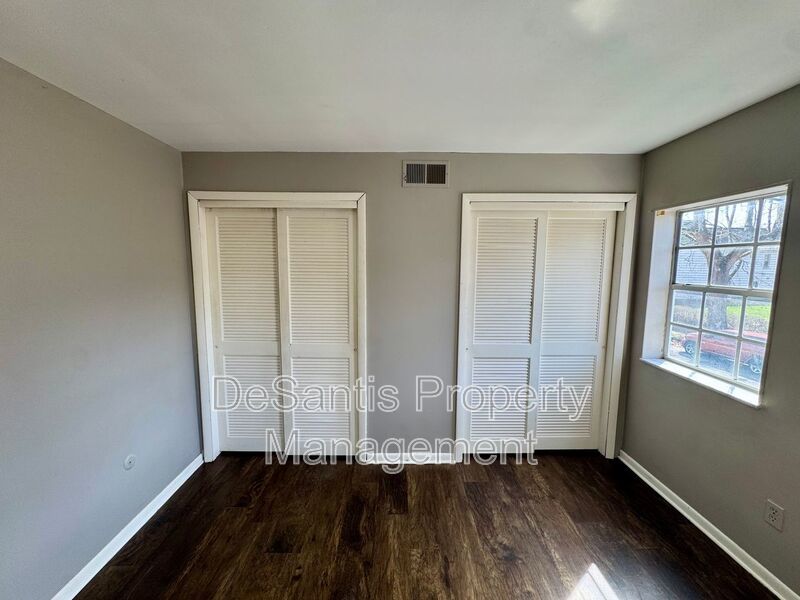 Refreshed 2 Bedroom 1 Bathroom in New Kensington! property image