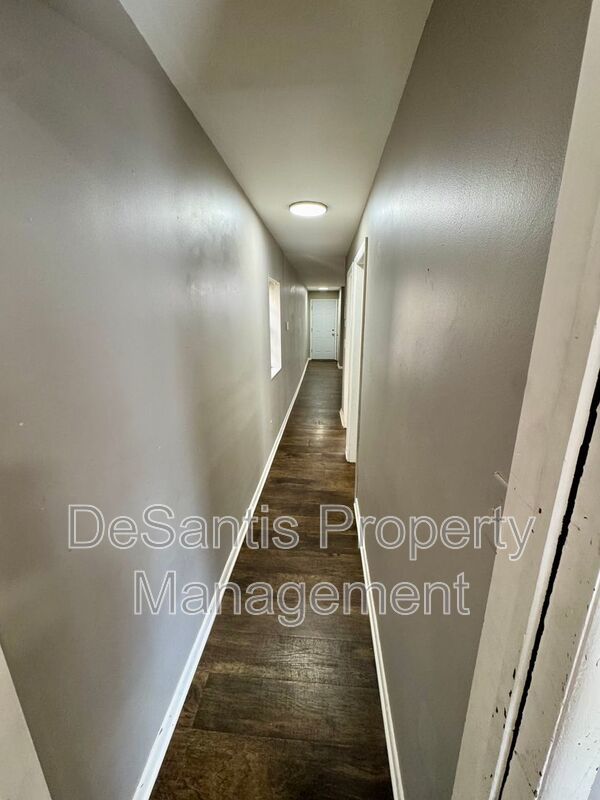 Refreshed 2 Bedroom 1 Bathroom in New Kensington! property image