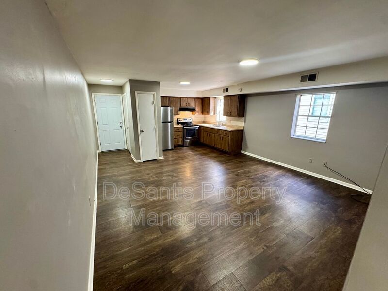 Refreshed 2 Bedroom 1 Bathroom in New Kensington! property image