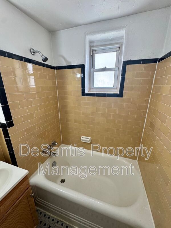 Charming 1 Bed 1 Bath - Sheraden property image