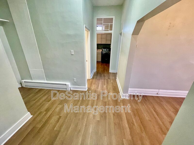 Charming 1 Bedroom 1 Bath Apartment in Downtown Sewickley property image