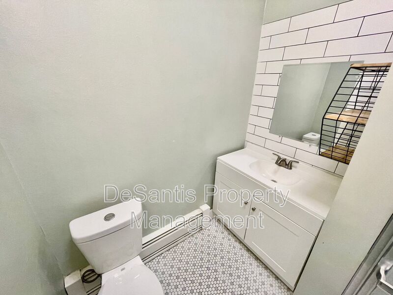 Charming 1 Bedroom 1 Bath Apartment in Downtown Sewickley property image