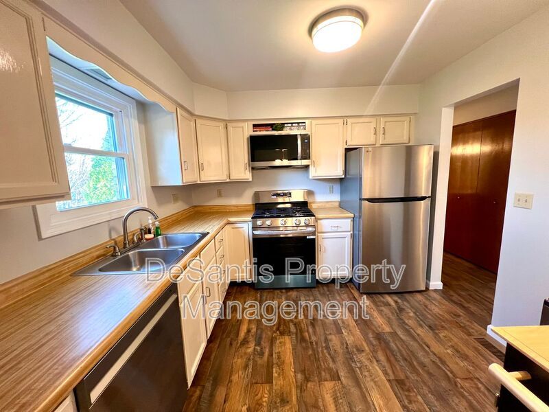 Apple Hill Community - 3 Bedroom 2 Bathroom - Beautiful Home for Rent! property image