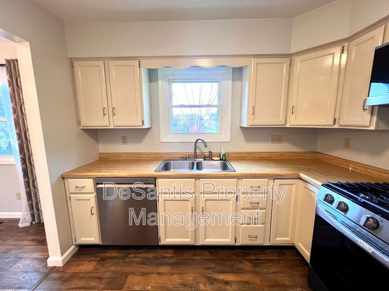 Apple Hill Community - 3 Bedroom 2 Bathroom - Beautiful Home for Rent! property image