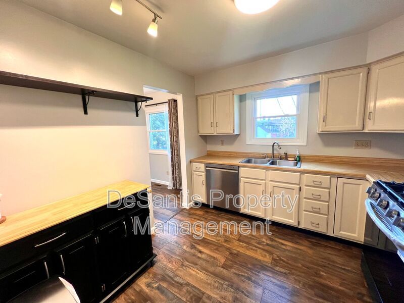 Apple Hill Community - 3 Bedroom 2 Bathroom - Beautiful Home for Rent! property image