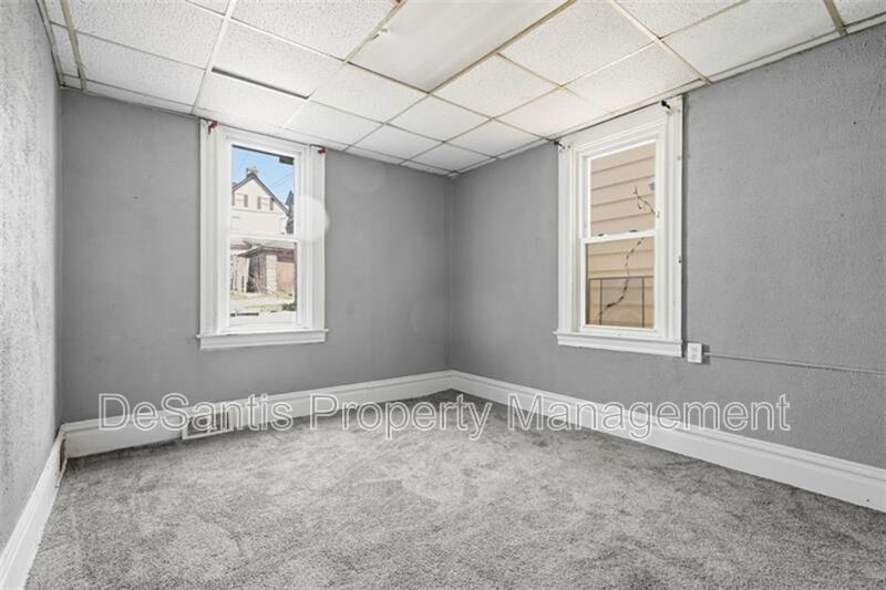 5-bedroom, 1-bath home in East Pittsburgh property image