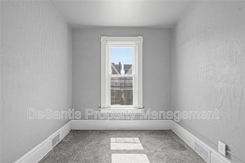 5-bedroom, 1-bath home in East Pittsburgh property image