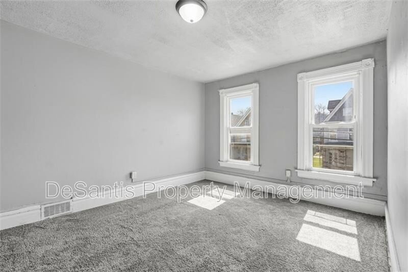 5-bedroom, 1-bath home in East Pittsburgh property image