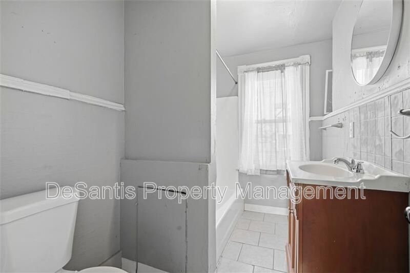 5-bedroom, 1-bath home in East Pittsburgh property image