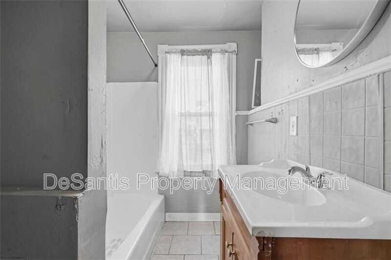 5-bedroom, 1-bath home in East Pittsburgh property image