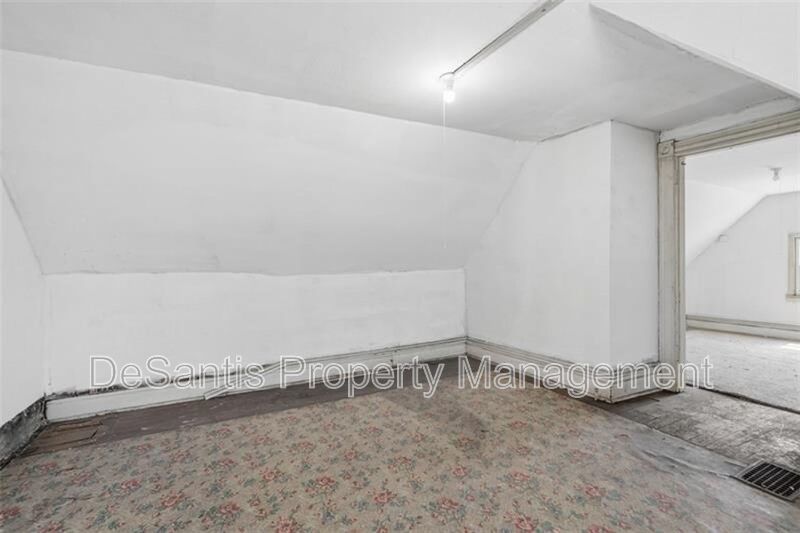 5-bedroom, 1-bath home in East Pittsburgh property image