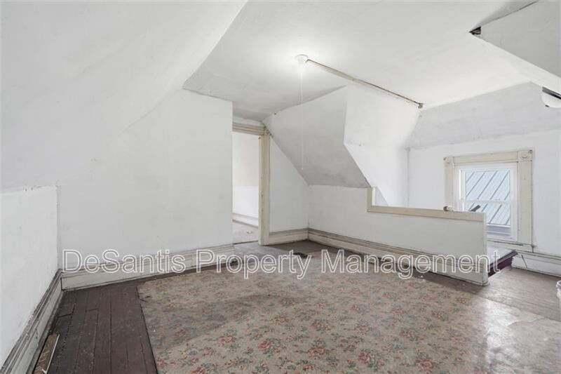 5-bedroom, 1-bath home in East Pittsburgh property image