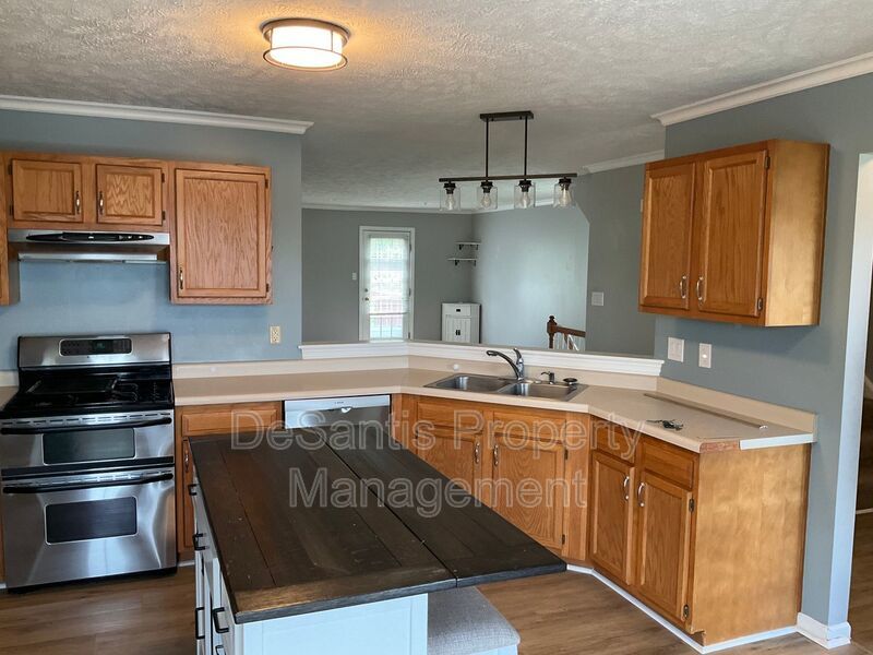 Large 3 Bedroom 2.5 bath townhome with additional finished room. property image