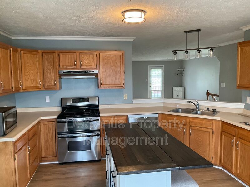 Large 3 Bedroom 2.5 bath townhome with additional finished room. property image