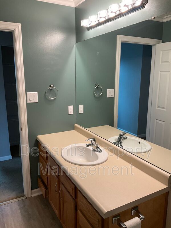 Large 3 Bedroom 2.5 bath townhome with additional finished room. property image