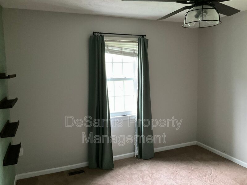 Large 3 Bedroom 2.5 bath townhome with additional finished room. property image