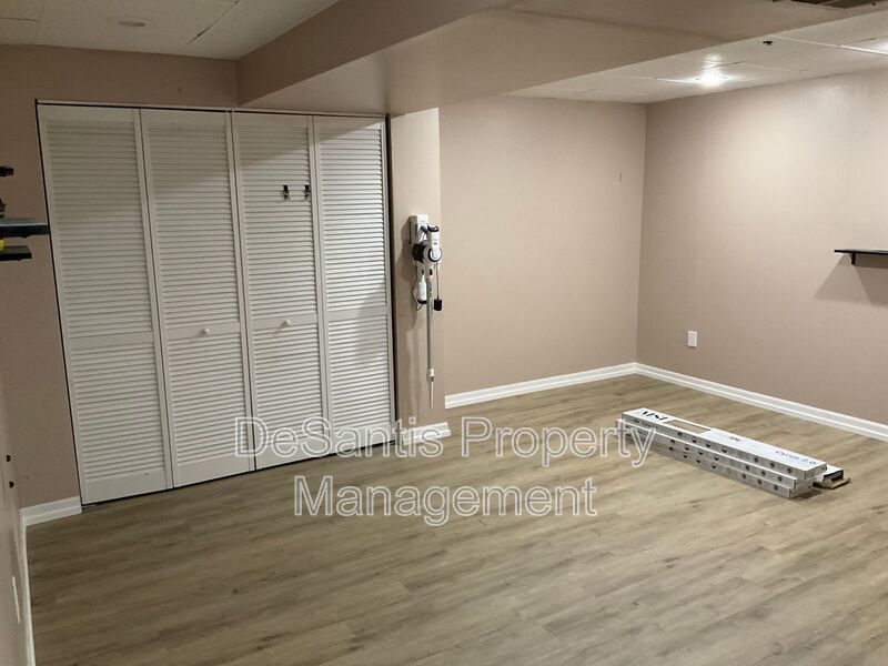 Large 3 Bedroom 2.5 bath townhome with additional finished room. property image