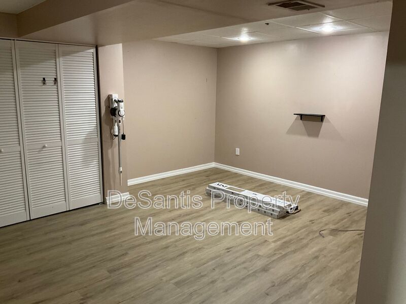 Large 3 Bedroom 2.5 bath townhome with additional finished room. property image
