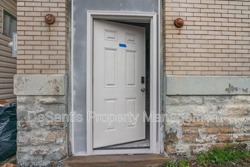 Spacious 2 Bed / 1 Bath in Desirable Bloomfield property image