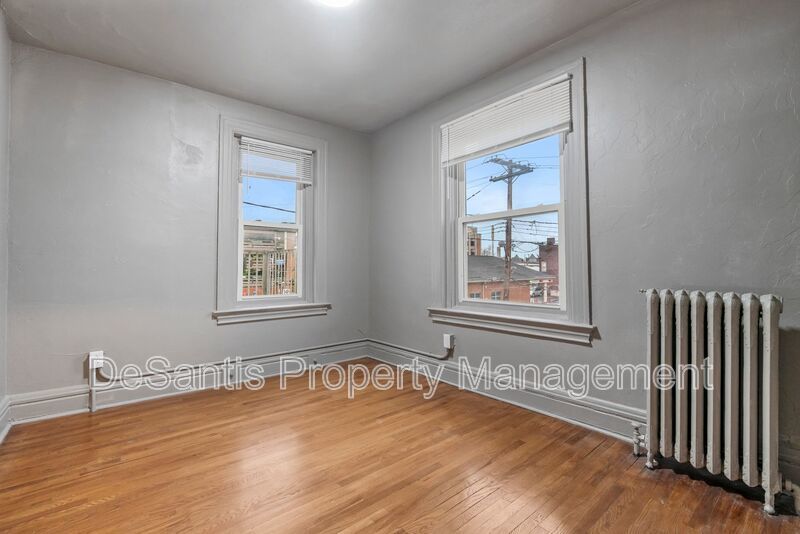 Spacious 2 Bed / 1 Bath in Desirable Bloomfield property image